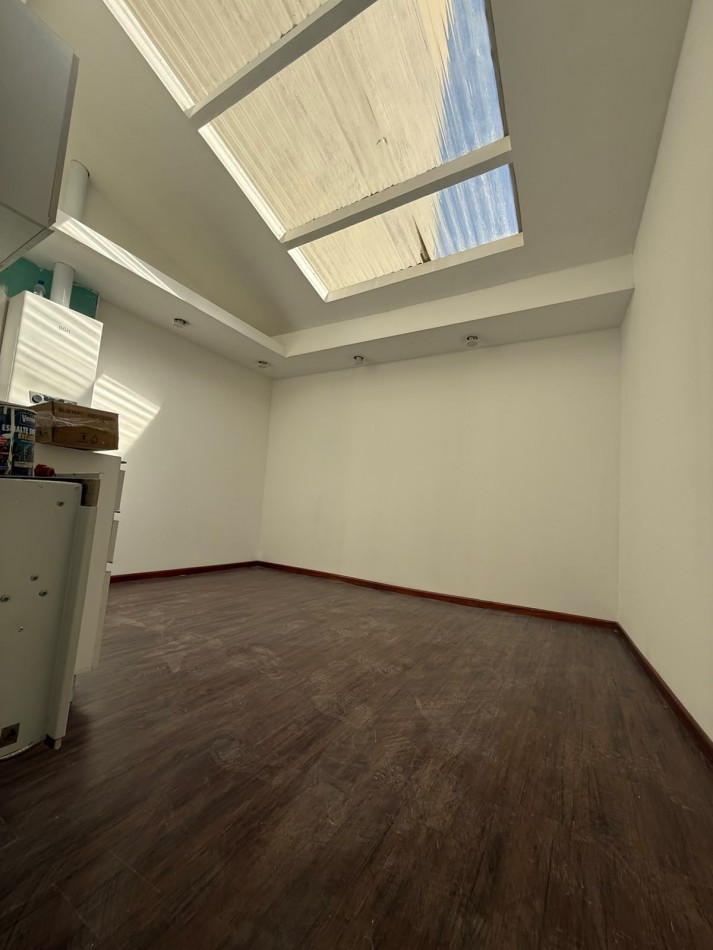 LOCAL EN CORREDOR COMERCIAL- MAGALLANES 2485
