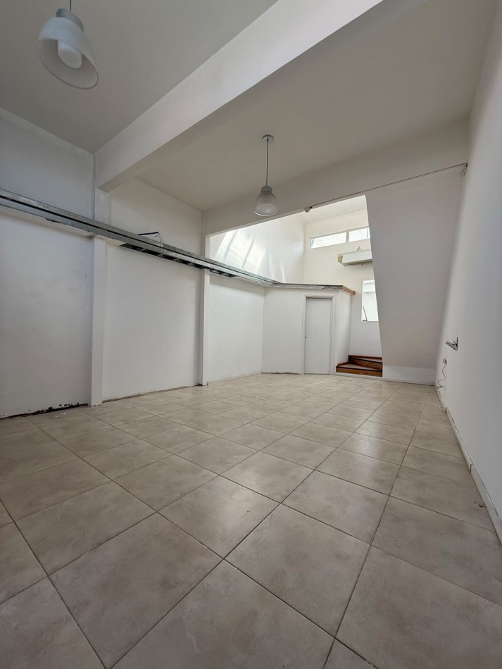 LOCAL EN CORREDOR COMERCIAL- MAGALLANES 2485